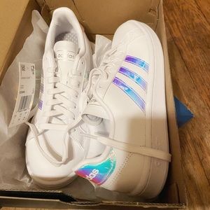 sneaker grand court shiny holographic